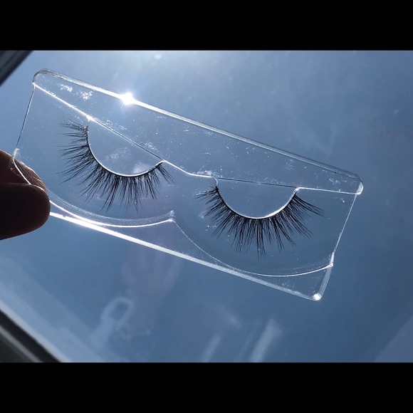 Lashes - Picture 4 of 6